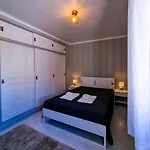Apartman Flh Balcony With Pool
